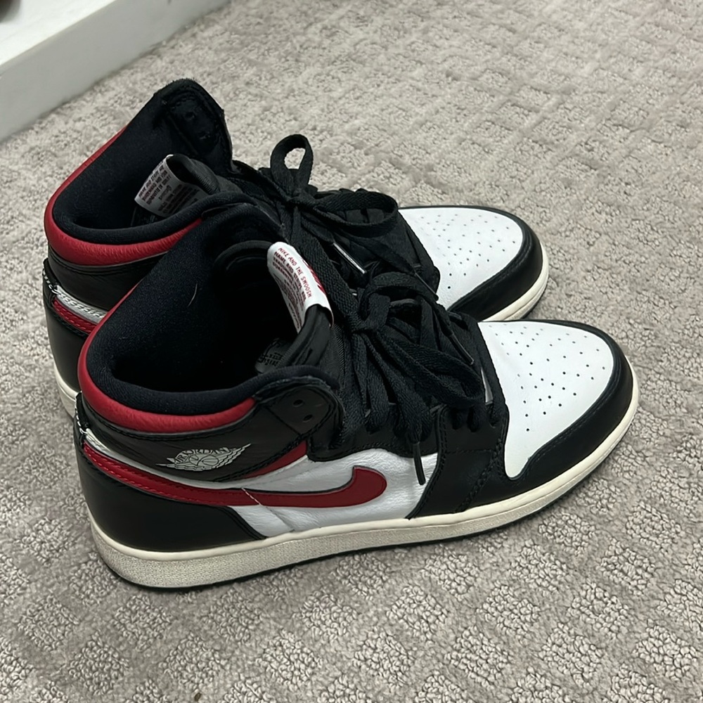 Jordan 1 gym red boys size 6.5 only worn once - no box.